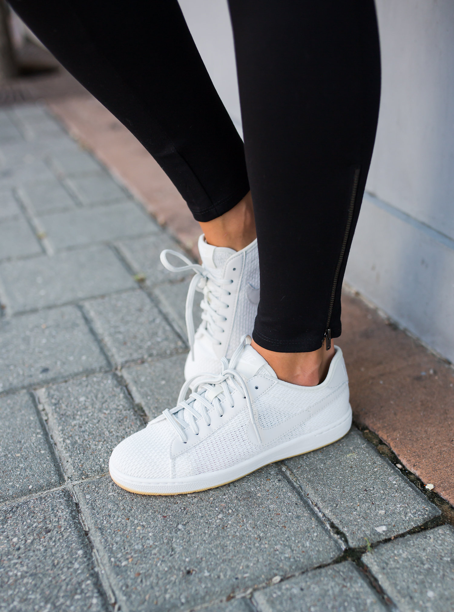 White Nike Sneakers 