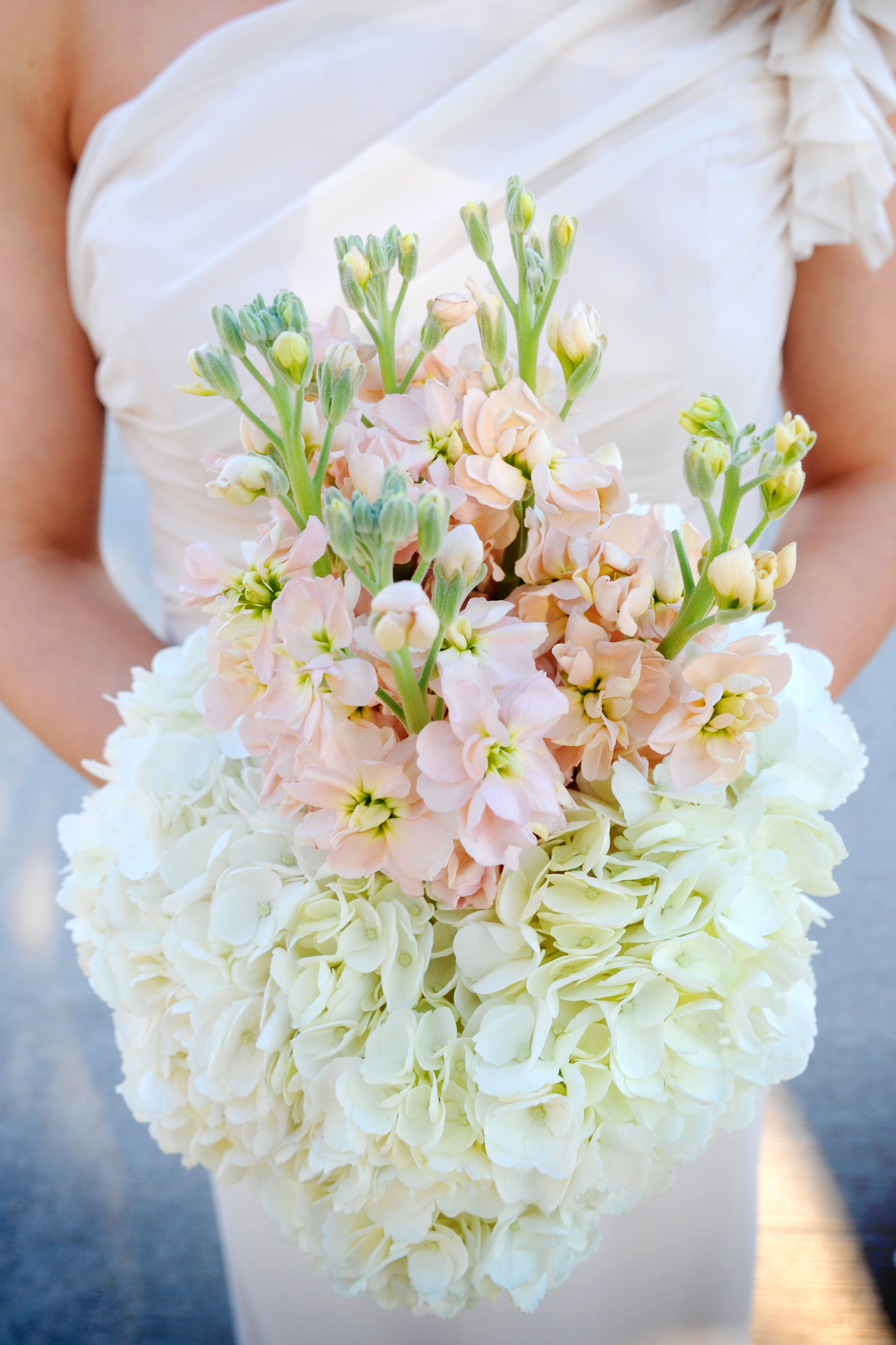white and blush bouquet 