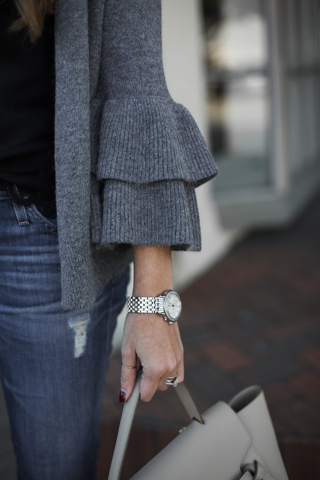 Ruffle sleeve detailing