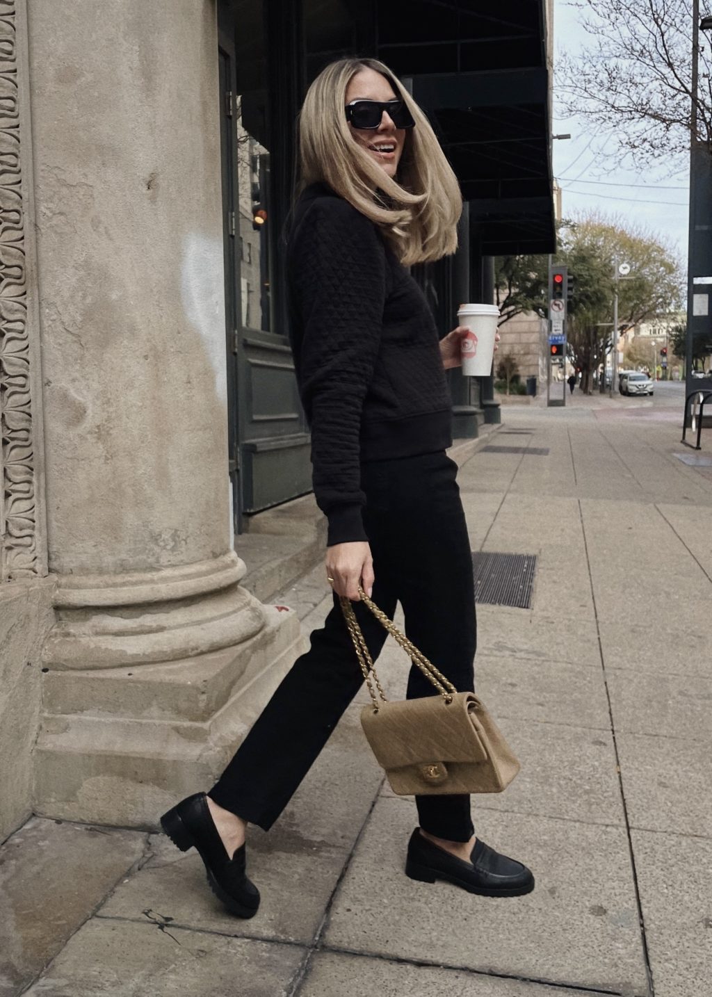 Black pants street style 