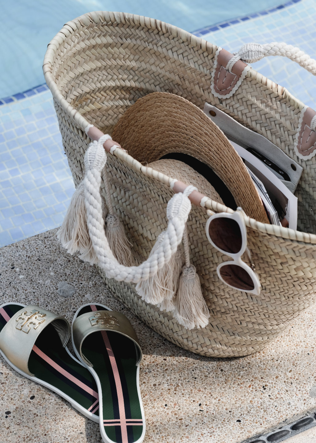 10 Beach Bag Essentials