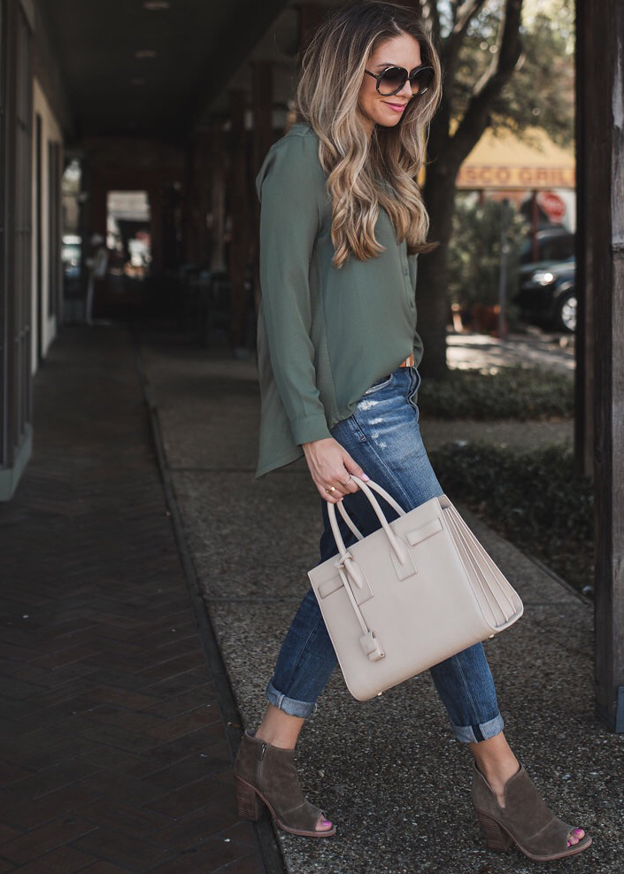 Ashley Robertson in Boyfriend Jeans 