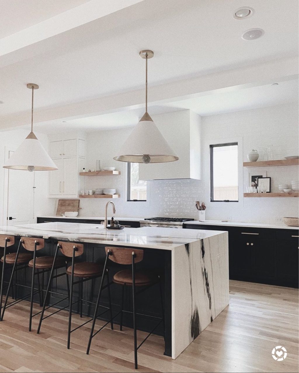 black and white kitchen 