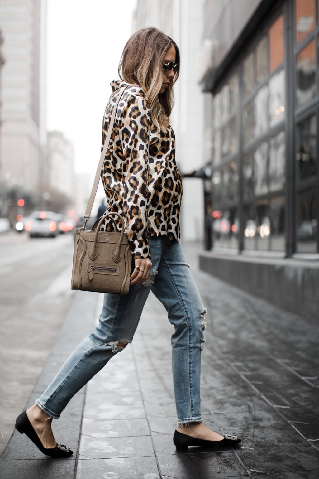 25 Outfit Ideas On How to Wear a Brown Bag