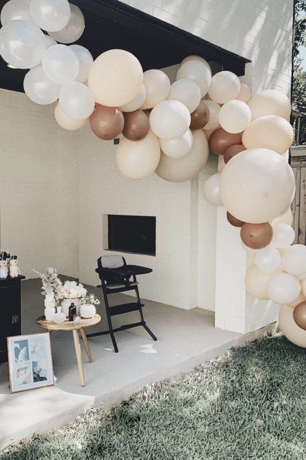 neutral balloon garland 