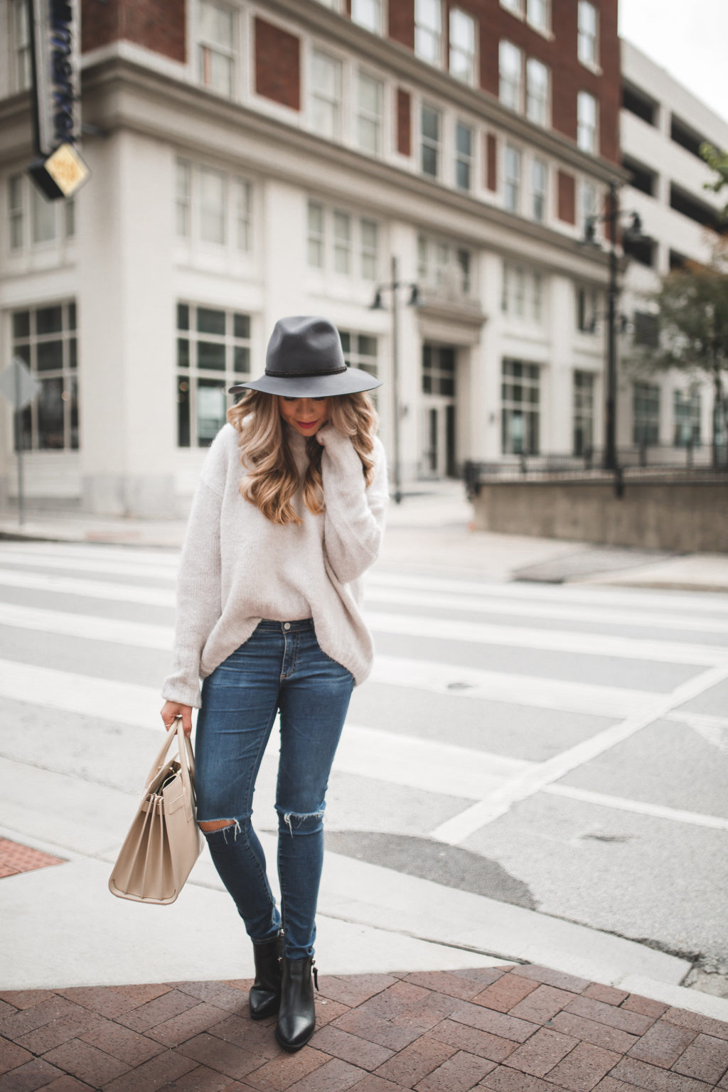 Oversized Sweater & Boyfriend Jeans