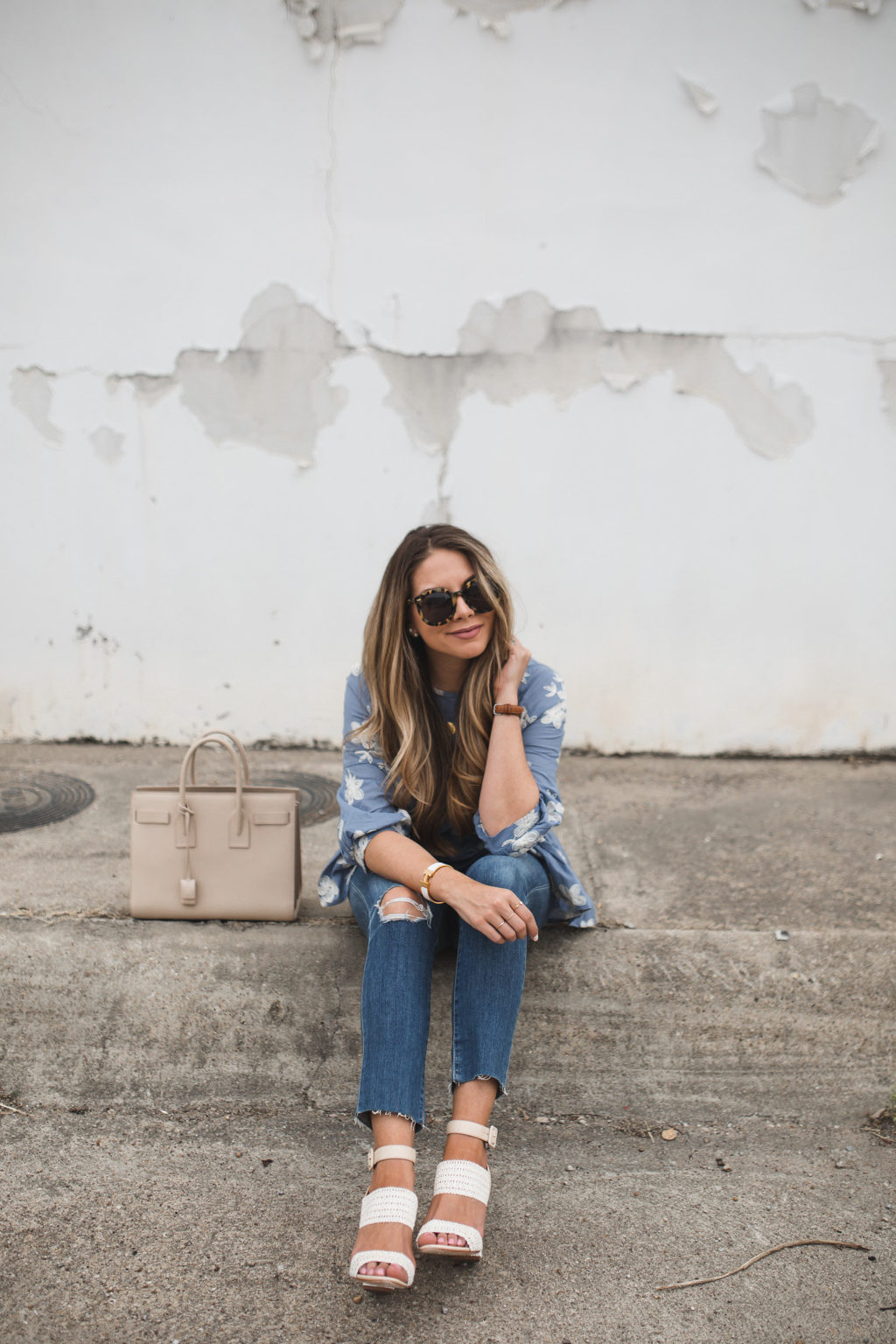 Cream shoes with jeans outfit