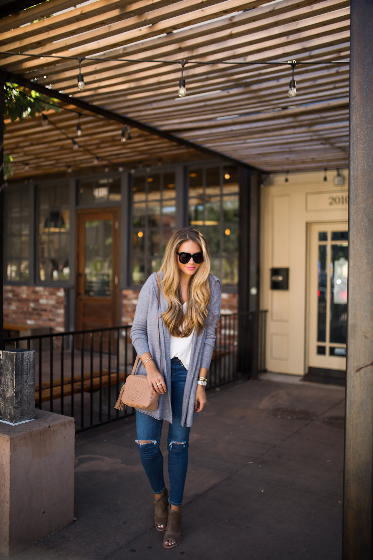 Cardigan and Skinny Jeans Outfit 